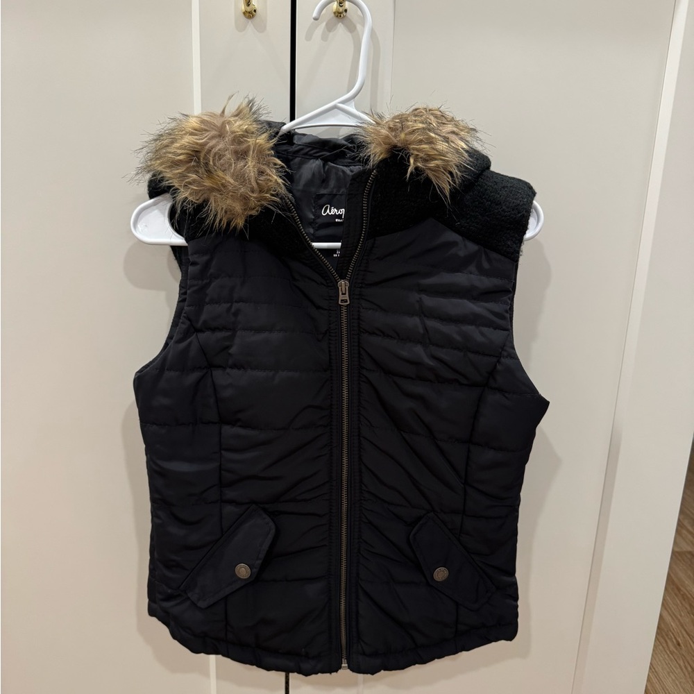 Aeropostale Black Quilted Vest with Faux Fur Trim